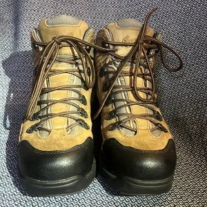 Danner Mens Boots Model 453 - Size 9.5 EE or Wide - Like New